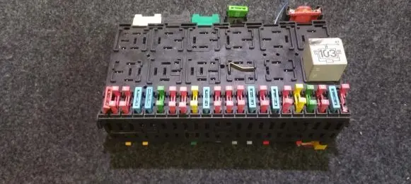 Volkswagen Golf III Fuse box set 357937039