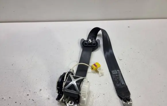 Volkswagen PASSAT CC Front seatbelt 3C1857705P YD41918110Z 34077659