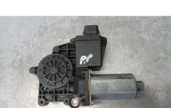 Opel Vectra B Front door window regulator motor 