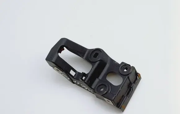 Fender mounting bracket