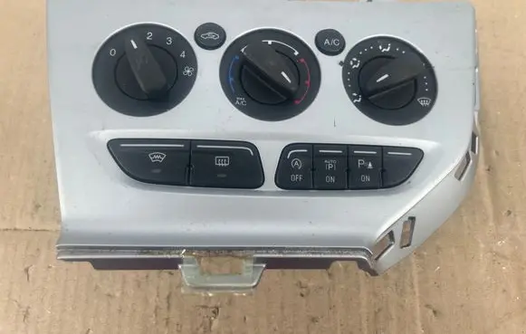 Ford Focus Climate control unit CJ5T19980AK E1075533 14010721