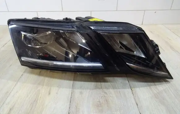 Skoda Octavia Mk4 Headlight/headlamp 5E1941016D