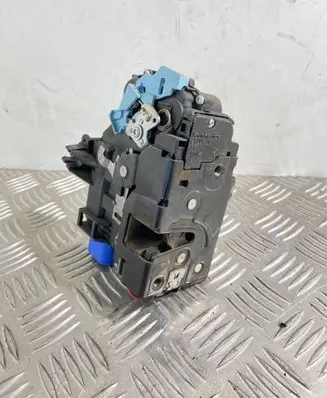 Skoda Octavia Mk2 (1Z) Front door lock 3D1837016AC