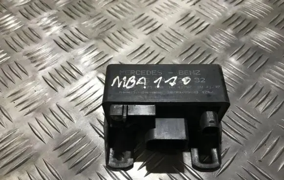 Mercedes-Benz A W168 Glow plug pre-heat relay 0255432832 89175000