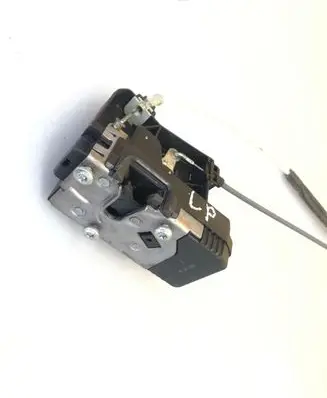 Opel Zafira A Front door lock 24444016