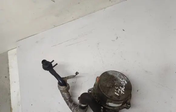 Audi A4 S4 B6 8E 8H Vacuum pump 72260806C