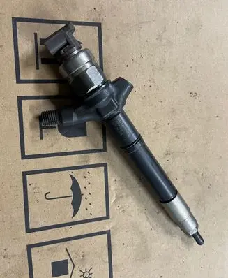 Toyota Land Cruiser (J200) Fuel injector 2367051030 02K17928