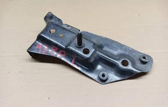 Audi A3 S3 8P Fender mounting bracket 8P0821135B