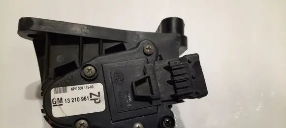 Opel Zafira B Accelerator throttle pedal 13210961ZAFIRA