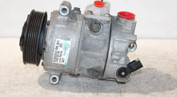Volkswagen Touran I Air conditioning (A/C) compressor (pump) 1K0820859F