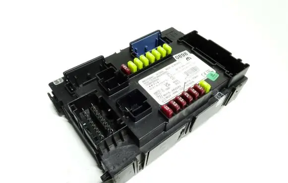 Jeep Compass Fuse module 68531532AC 28774839 00522213570