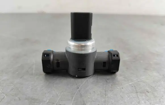 Volvo XC40 Fuel pressure sensor 32363464 31432653 31405276