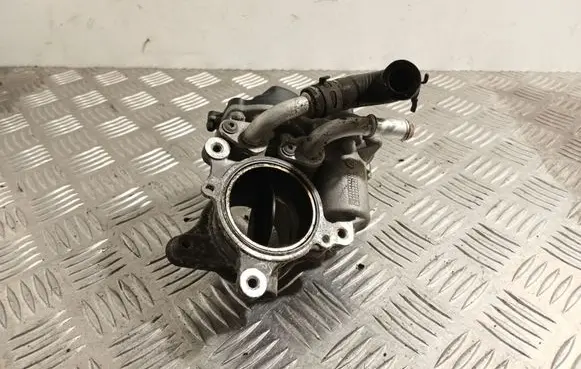 Volkswagen PASSAT B8 Throttle valve 04L128059AA