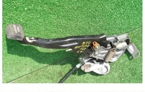 Mitsubishi Outlander Brake pedal 