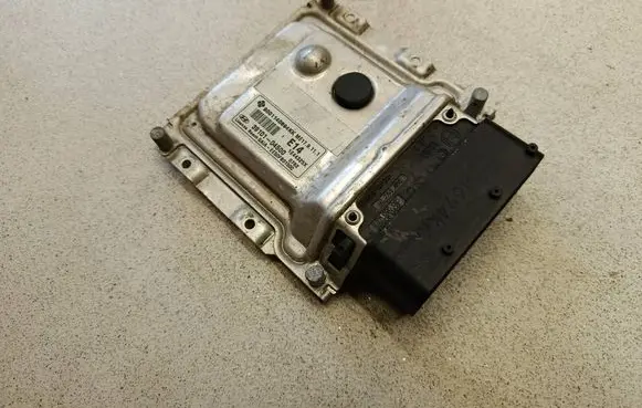 Hyundai i10 Engine control unit/module 3910104500 9001140694KK 1E44325X