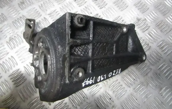 Peugeot 306 Engine mounting bracket 