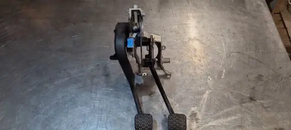BMW 5 E39 Brake pedal 42223703 1161586 21526756694