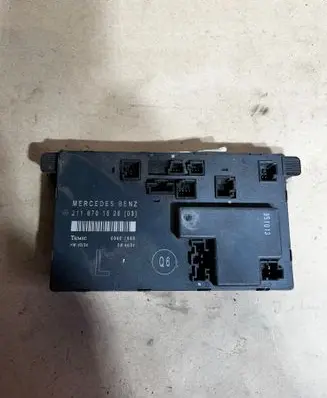 Mercedes-Benz E W211 Door control unit/module 2118701526 00401696