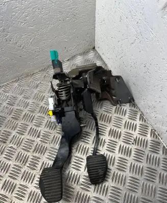 Peugeot 3008 I Pedal assembly 