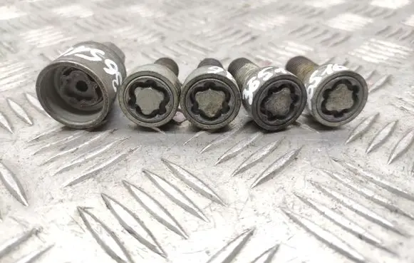 Skoda Superb B6 (3T) Anti-theft wheel nuts and lock 