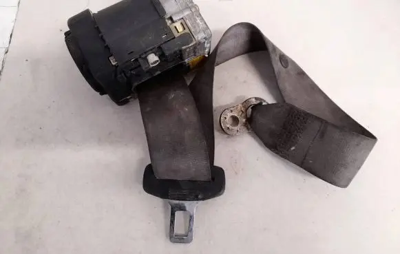 Audi A6 S6 C5 4B Front seatbelt b04111 ysed