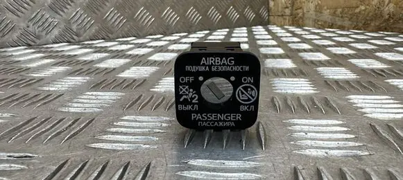 Lexus UX Passenger airbag on/off switch