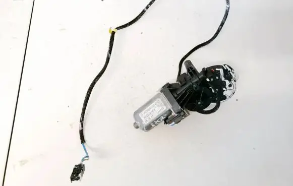 Mercedes-Benz C W203 Seat adjustment motor a2038202042 82041806-5