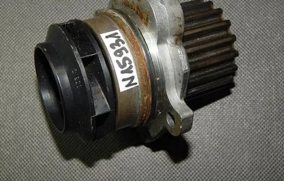 Volkswagen PASSAT CC Water pump 038121019E
