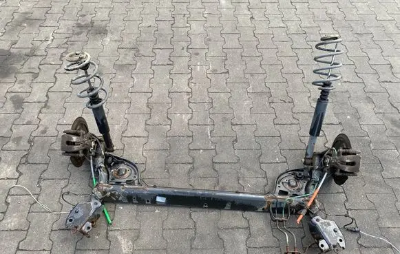 Renault Clio III Rear beam 