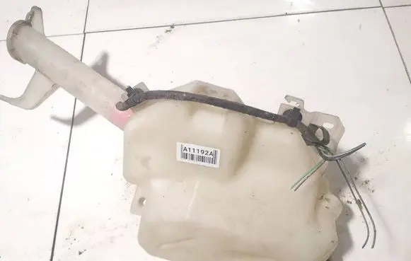 Mitsubishi Grandis Windshield washer fluid reservoir/tank 