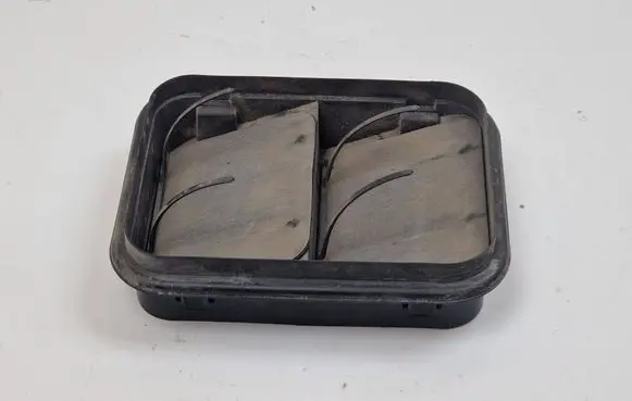 Nissan Qashqai Quarter panel pressure vent 