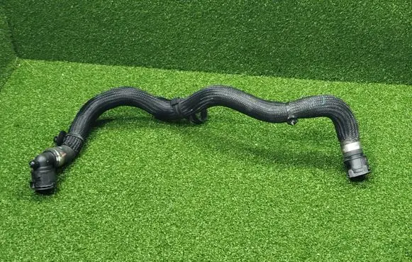 Renault Trafic III (X82) Engine coolant pipe/hose 924109557R