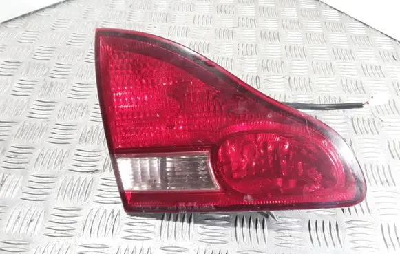 Toyota Avensis Verso Tailgate rear/tail lights