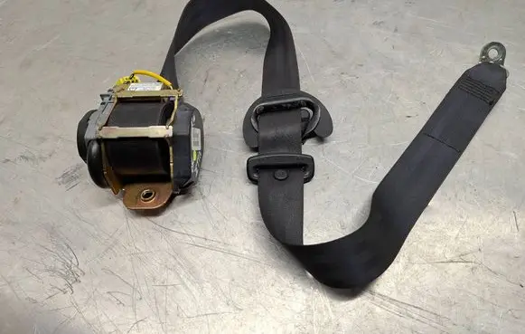 Volkswagen Jetta V Front seatbelt 1K4857705E