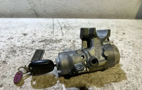 Toyota Avensis Verso Ignition lock 45020287