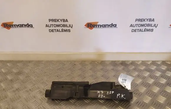 Radiator mount bracket