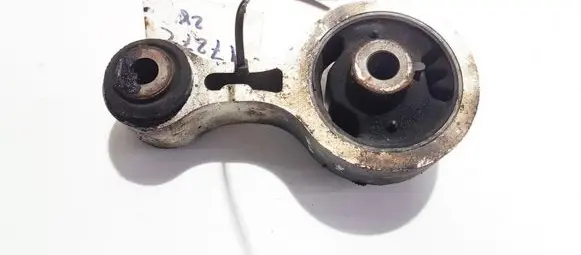 Mazda 6 Engine mount bracket