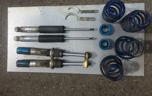Skoda Octavia Mk2 (1Z) Front shock absorber/damper 760144 760143