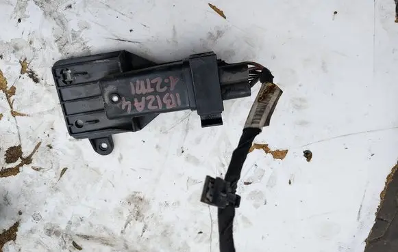 Seat Ibiza IV (6J,6P) Coolant fan relay 5J0919506