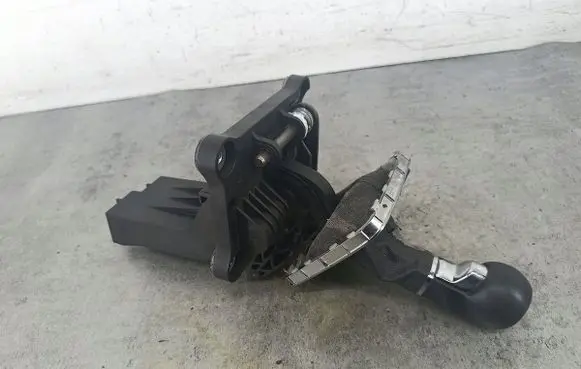 Opel Zafira B Gear shifter/selector 8126100101GM