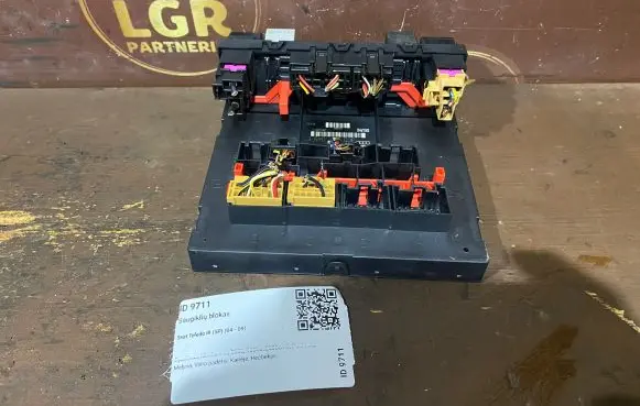 Seat Toledo III (5P) Fuse module 300937049E
