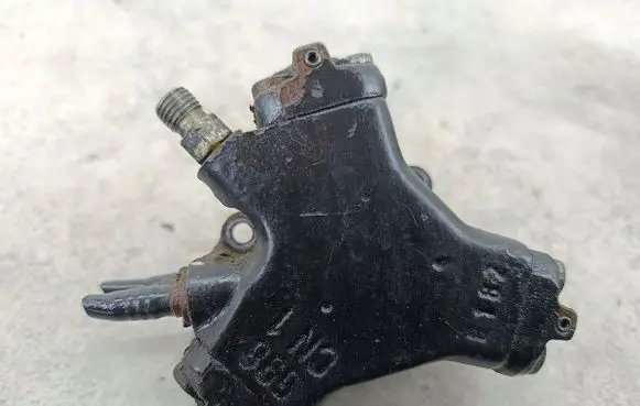 Hyundai Tucson JM Fuel injection high pressure pump 0986437020BOSCH
