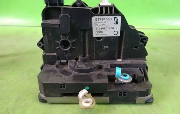 Fiat Grande Punto Front door lock 51797558