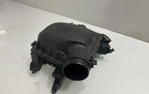 BMW 2 Active Tourer U06 Air filter box 8489429
