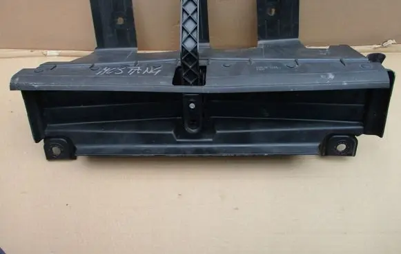 Ford Mustang VI Intercooler air channel guide 