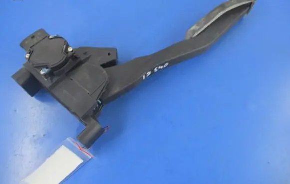 Opel Zafira A Accelerator throttle pedal 90581208AQ