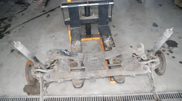 Toyota Avensis T270 Rear axle beam 126KM