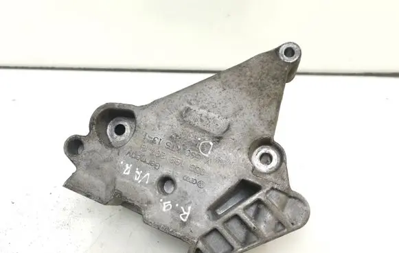 Volkswagen Golf V Engine mounting bracket 03G199207G