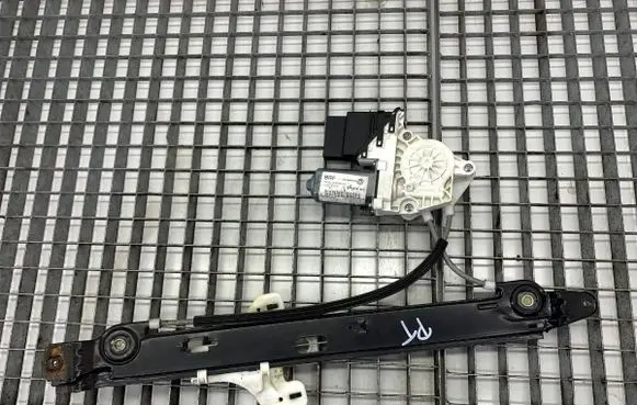 Seat Altea Rear door window regulator with motor 5P0839402