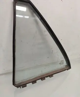 Rear vent window glass